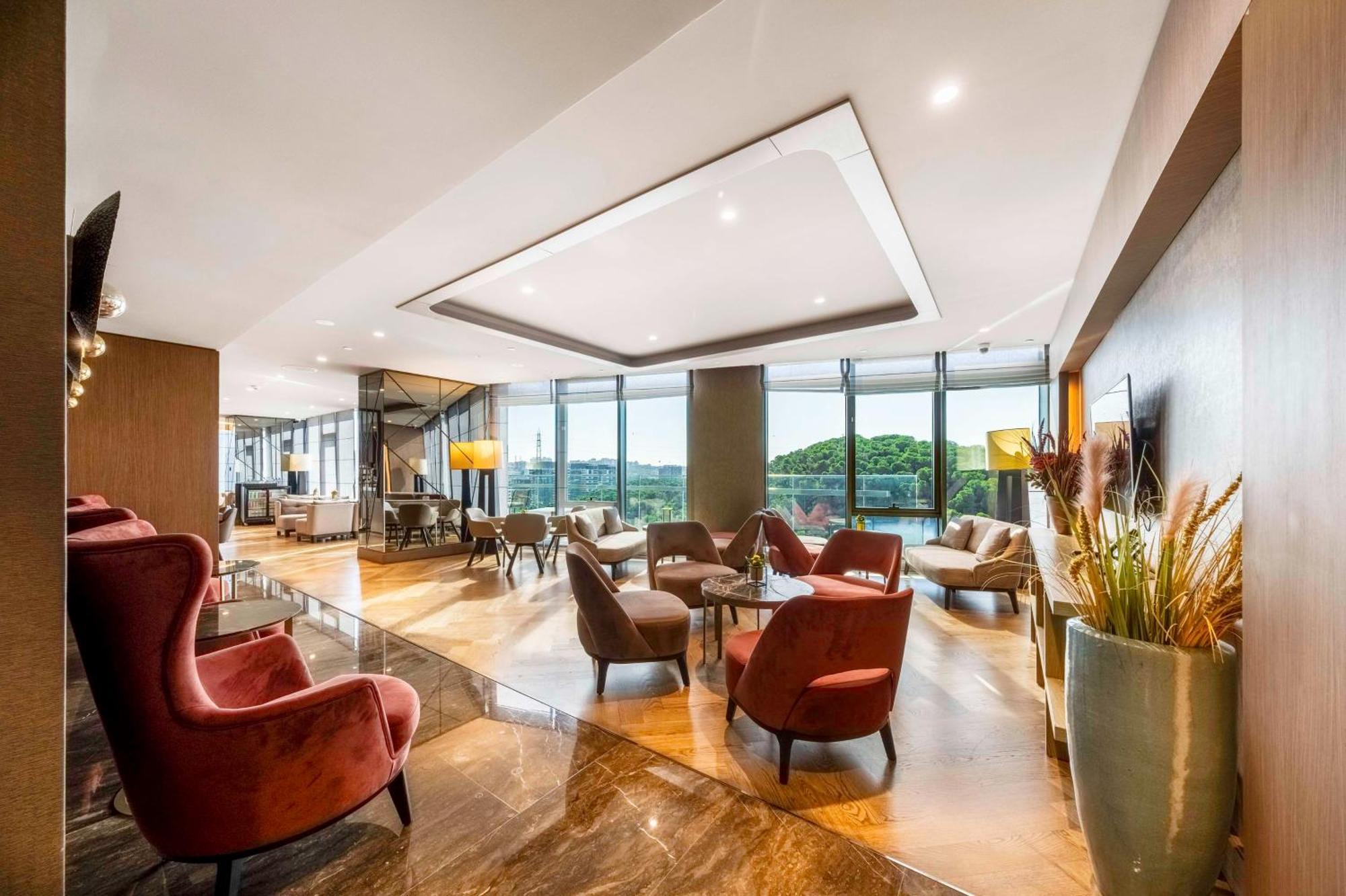 Radisson Collection Hotel, Vadistanbul Exterior photo The lounge at the airport
