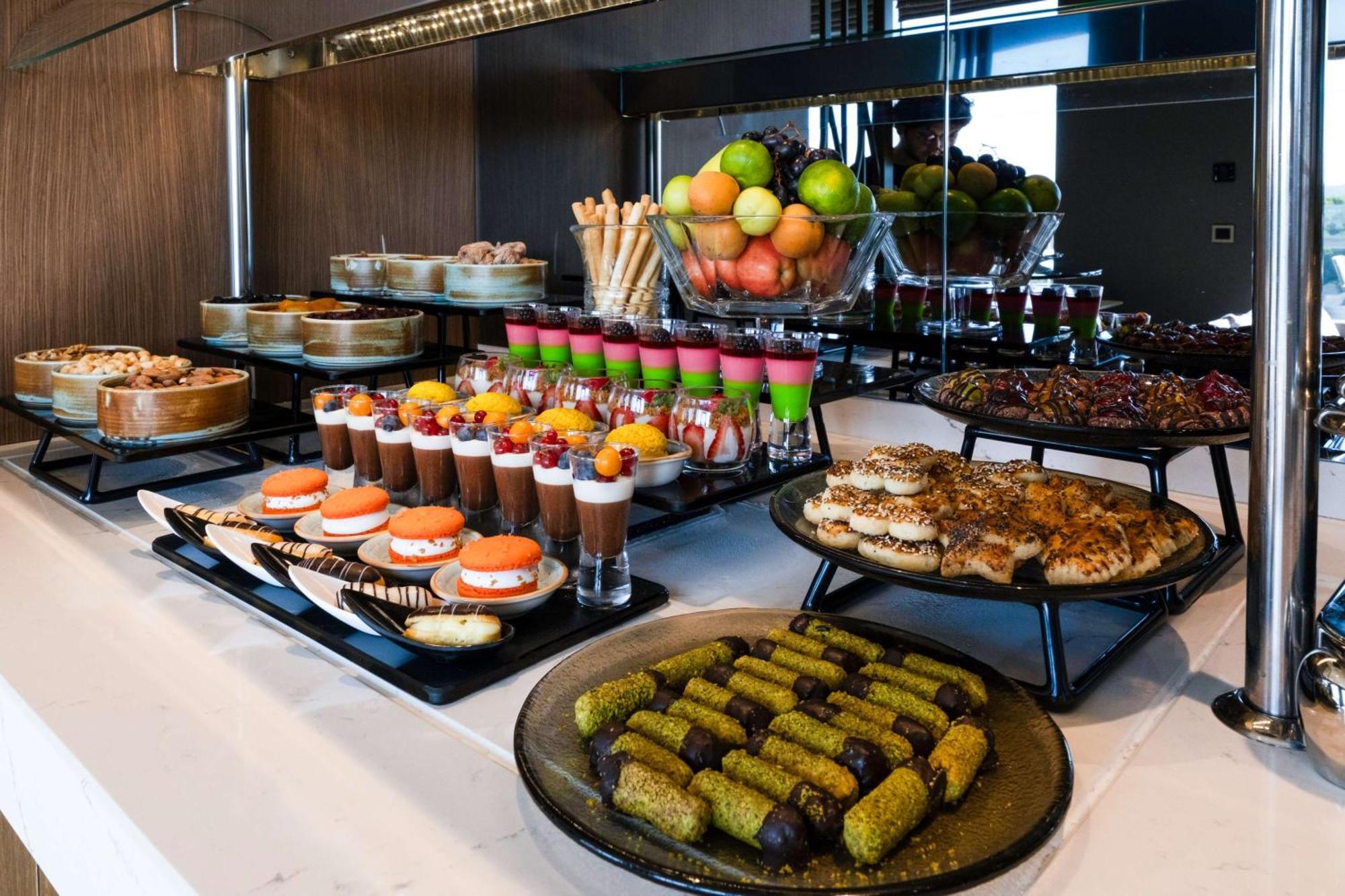 Radisson Collection Hotel, Vadistanbul Exterior photo A buffet at a hotel