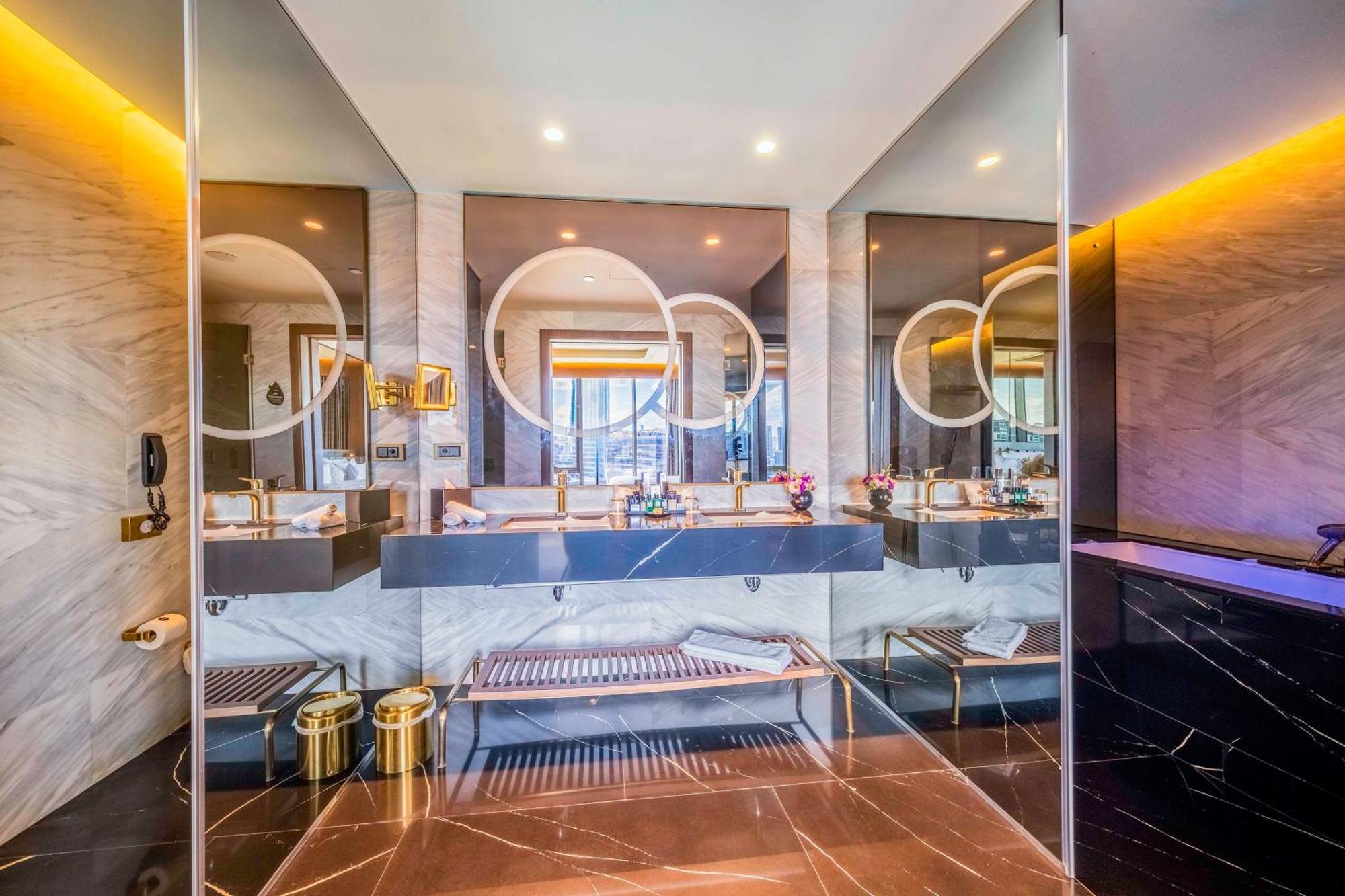 Radisson Collection Hotel, Vadistanbul Exterior photo Bathroom