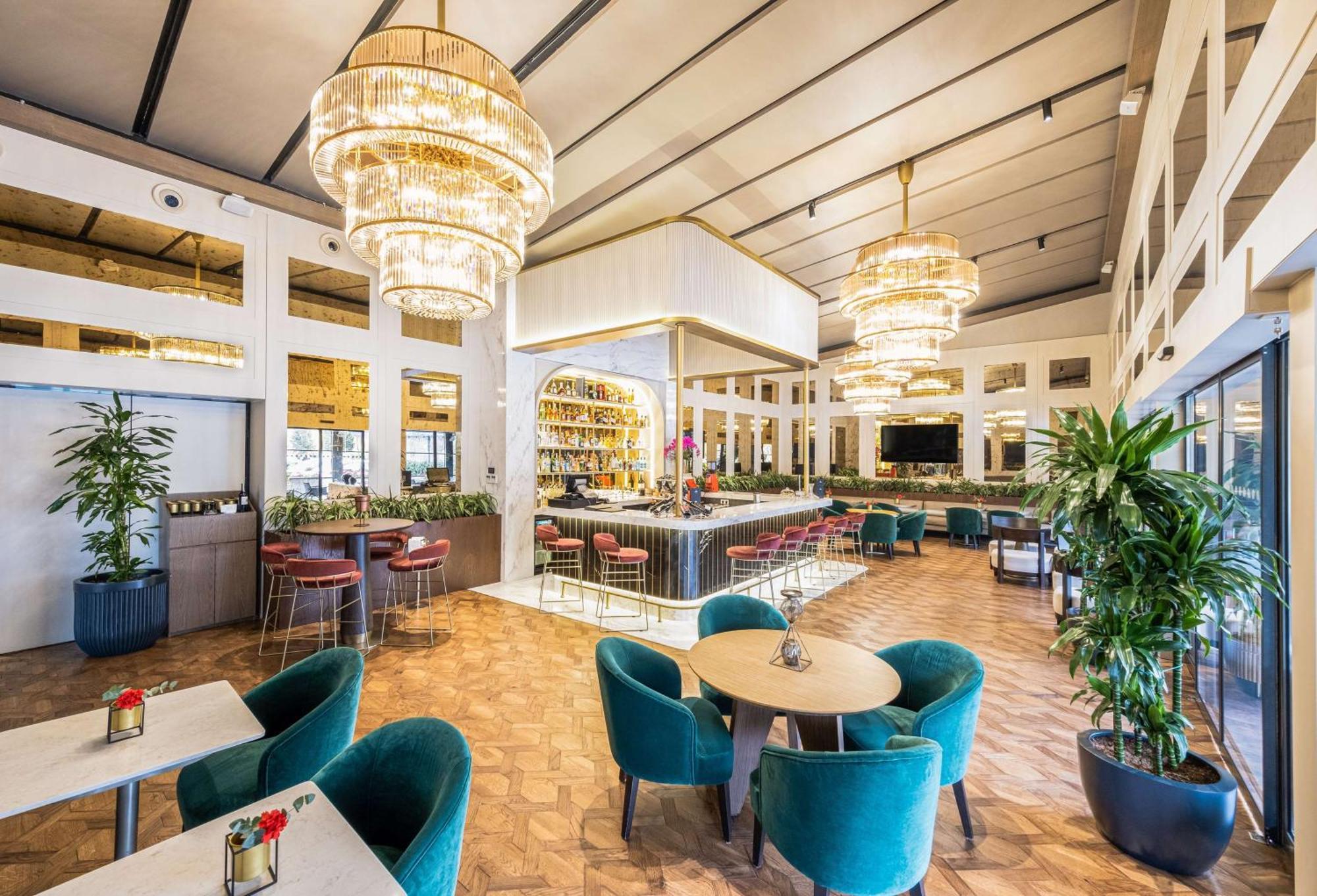 Radisson Collection Hotel, Vadistanbul Exterior photo The lounge at the airport