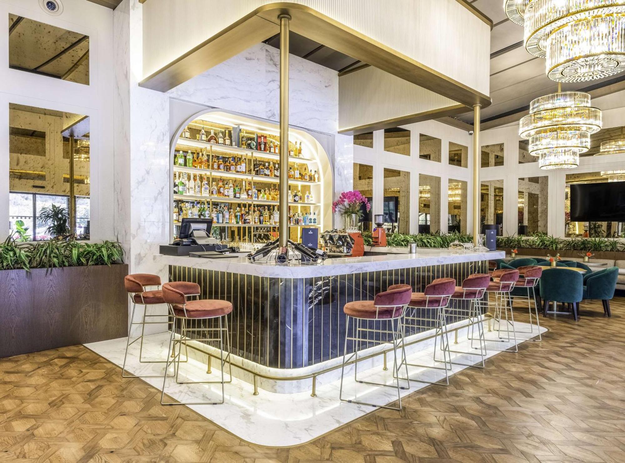 Radisson Collection Hotel, Vadistanbul Exterior photo The bar at the hotel